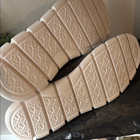 Men's Breeze Shoe/Sneaker 10.5 NEW - Picture 9 of 9